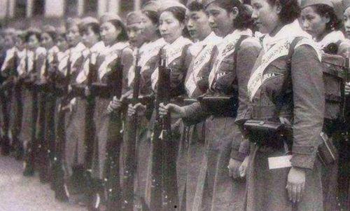日本人玩日本女兵,日本女兵形象在当代日本文化中的独特魅力与争议