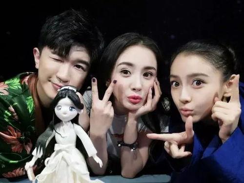 闺蜜进了娱乐圈吃瓜,娱乐圈吃瓜盛宴即将开启！